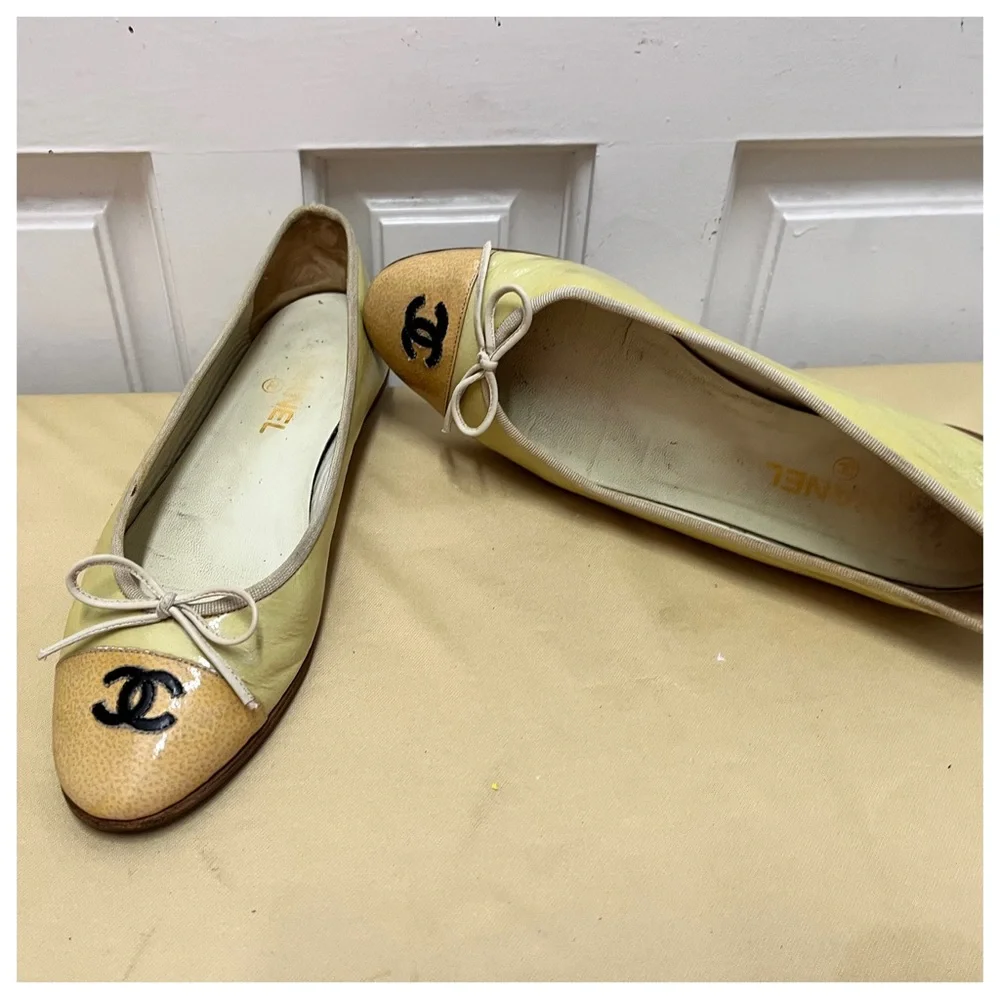 CHANEL Two-Tone Yellow and Beige Cap-Toe Ballet Flats with Black Logo